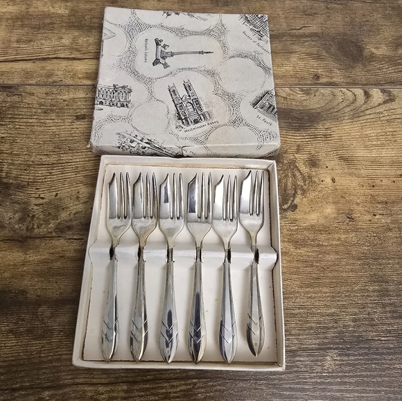 Vintage Sheffield England silverplate dessert fork set of 6 with box - Picture 8 of 8